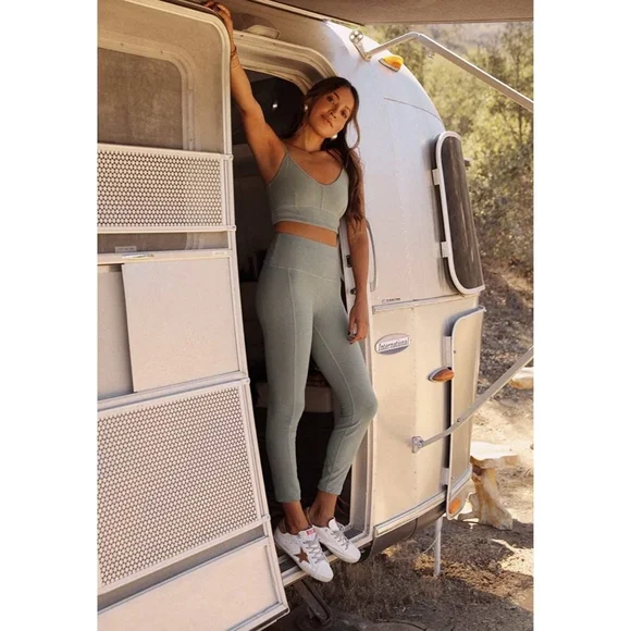 Bandier x Sincerely Jules The Meadow Legging in Fatigue Green - Picture 3 of 12